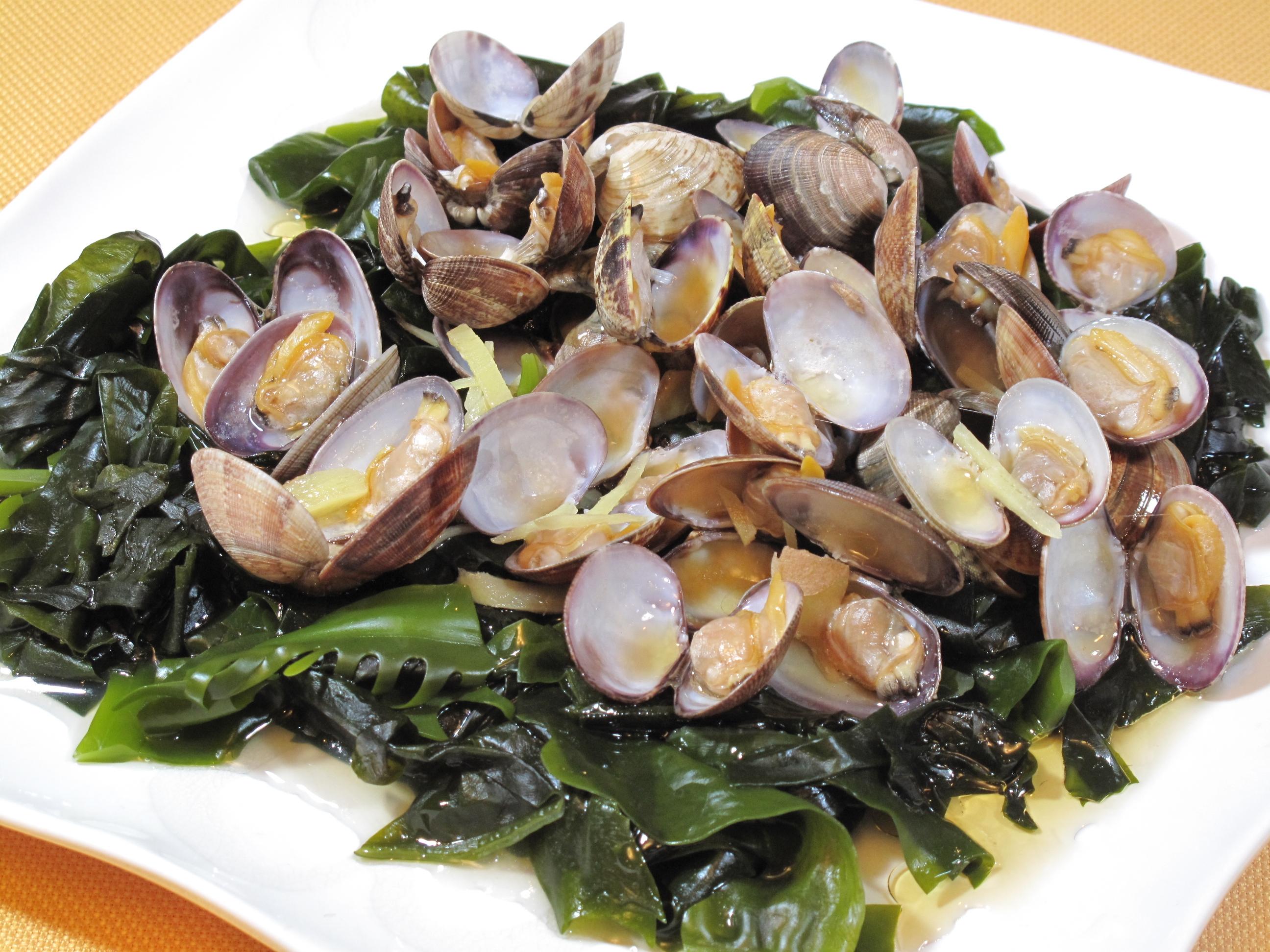 お魚料理 アサリの酒蒸しワカメ添え お魚レシピ マルイチ産商