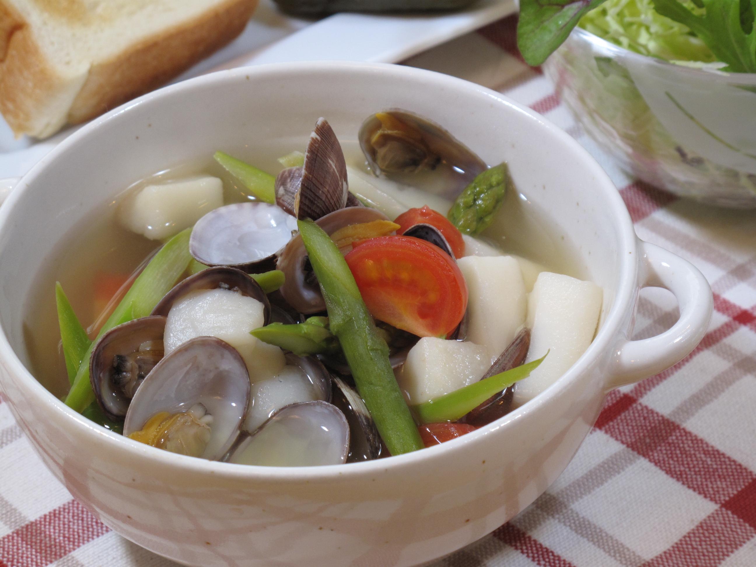 アサリとはんぺんのコンソメスープ