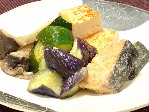 秋鮭と野菜の煮物