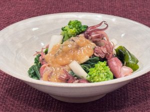 春食材とホタルイカの酢みそあえ